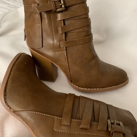 Boots - Picture 4 of 5